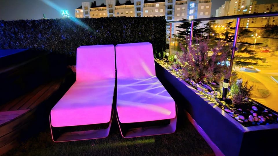 Balcony/Terrace, Seating area, Swimming pool