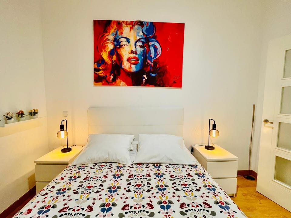 APARTAMENTO MUY CENTRICO - entre PALACIO REAL Y PLAZA MAYOR Apartment in Centro