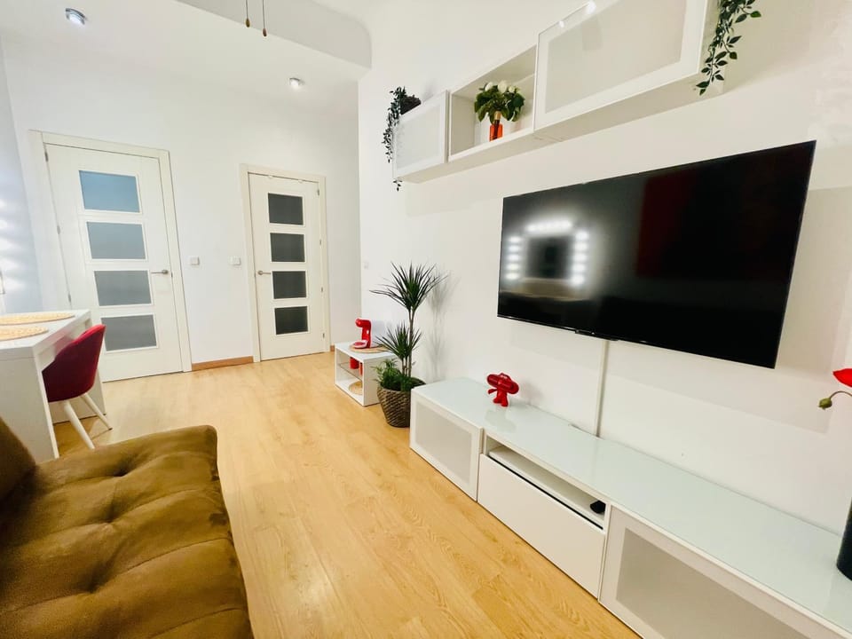 APARTAMENTO MUY CENTRICO - entre PALACIO REAL Y PLAZA MAYOR Apartment in Centro