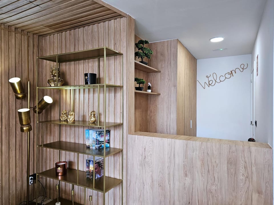 Lobby or reception, Decorative detail, Internal: Not applicable to any particular room