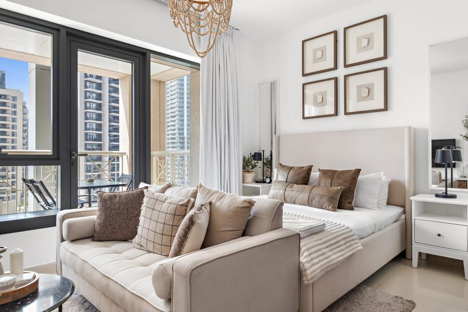Bed, Seating area