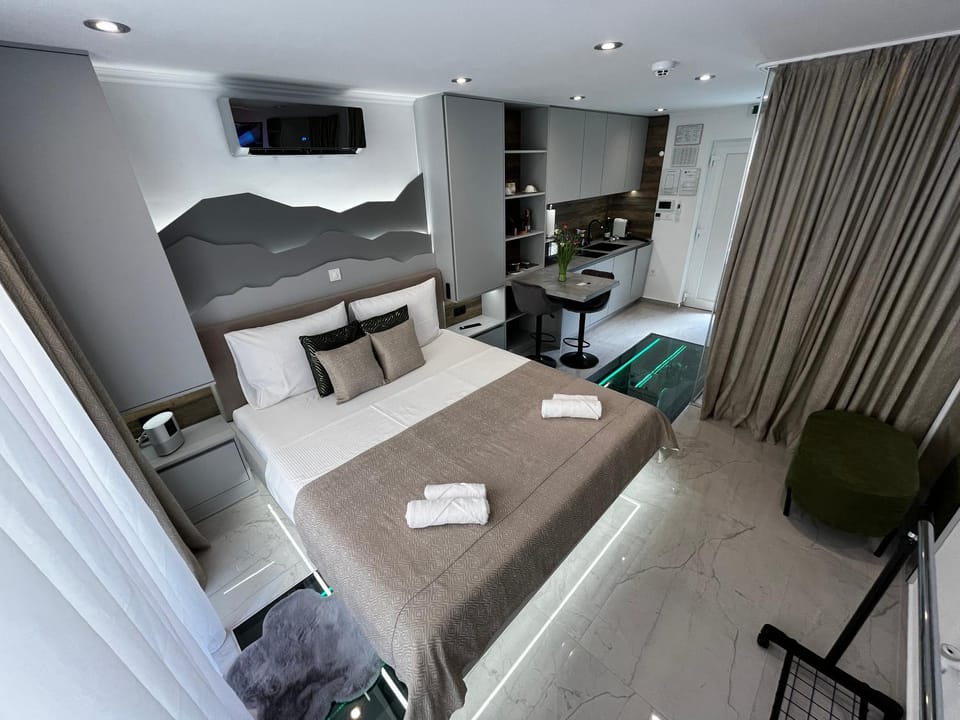 La Luna Petite Suite Deluxe Apartment with Pool & Jacuzzi, Bikes and Secured Parking Hotel in Croatia