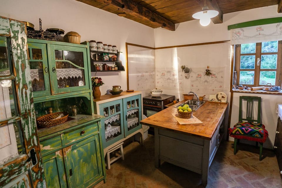 Kitchen or kitchenette, Communal kitchen
