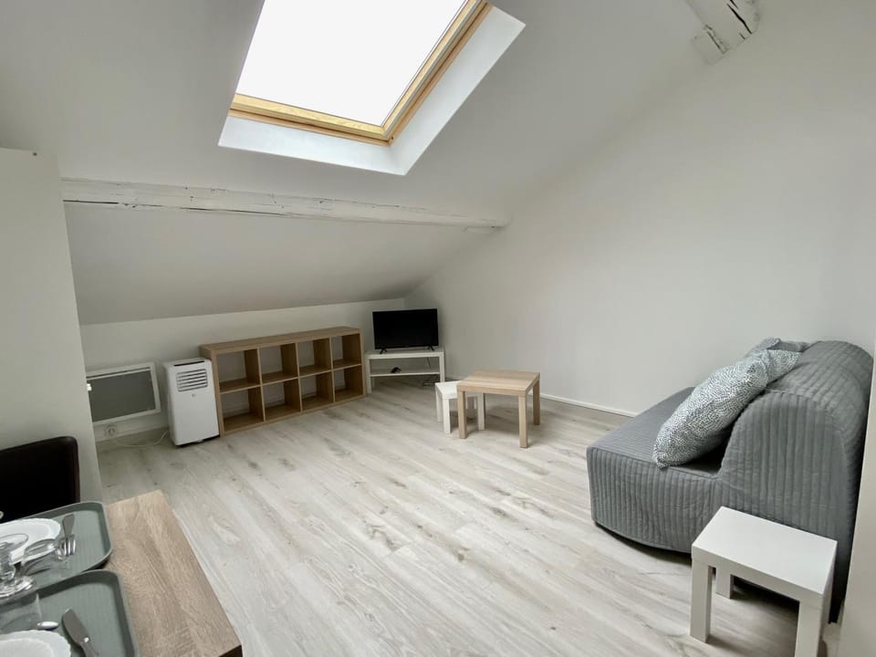 Communal lounge/ TV room, TV and multimedia, Seating area