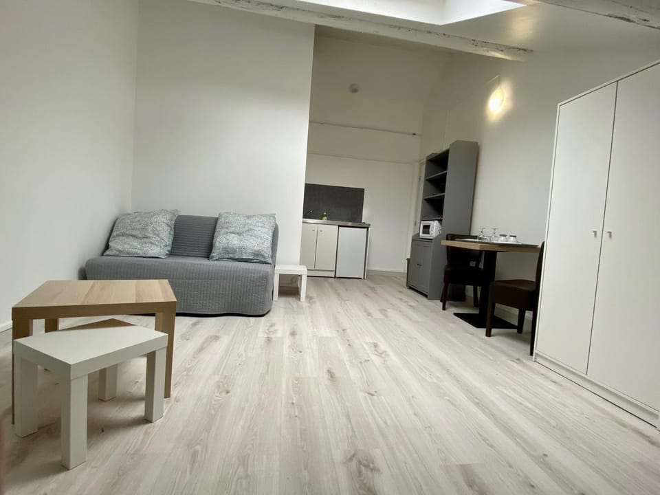 TV and multimedia, Kitchen or kitchenette, Living room, Seating area, Dining area, hair dresser, wardrobe