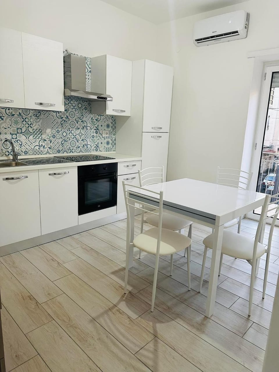 Kitchen or kitchenette, Living room, Seating area, Dining area, minibar, pet friendly, stove