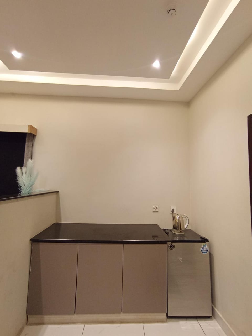 Demure Apartments Stylish Studio Apartment Near Airport Self Check in Apartment in Lahore