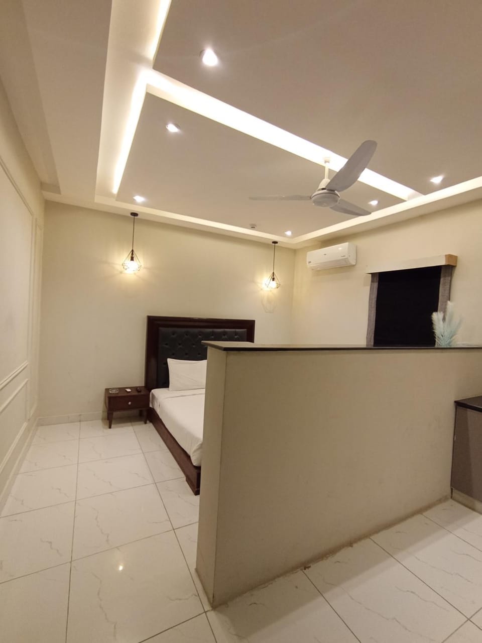 Demure Apartments Stylish Studio Apartment Near Airport Self Check in Apartment in Lahore