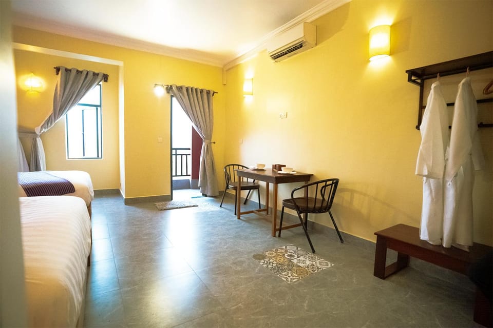 Dining area, Bedroom, air conditioner