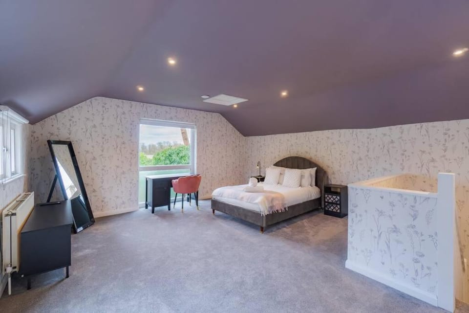 Wellness Escape by River, Sauna, Heated Pool, Hot Tub House in Windsor
