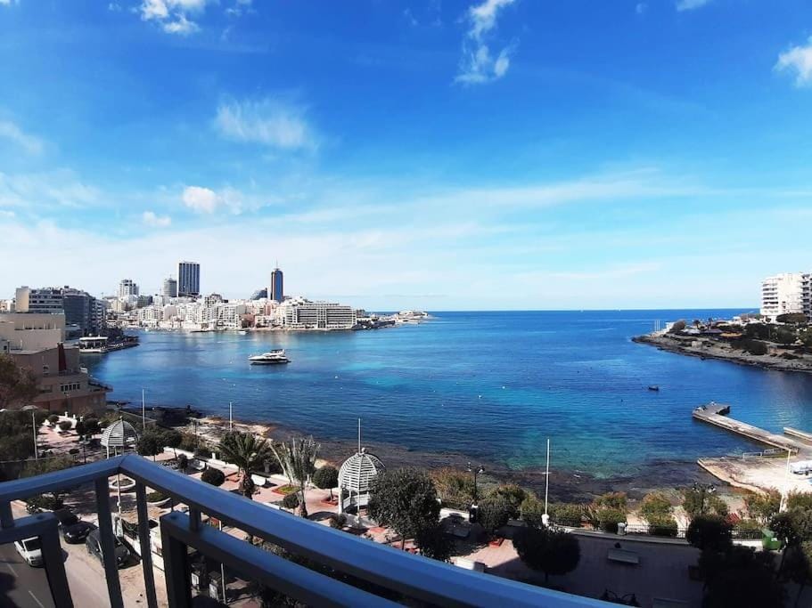 City view, Sea view
