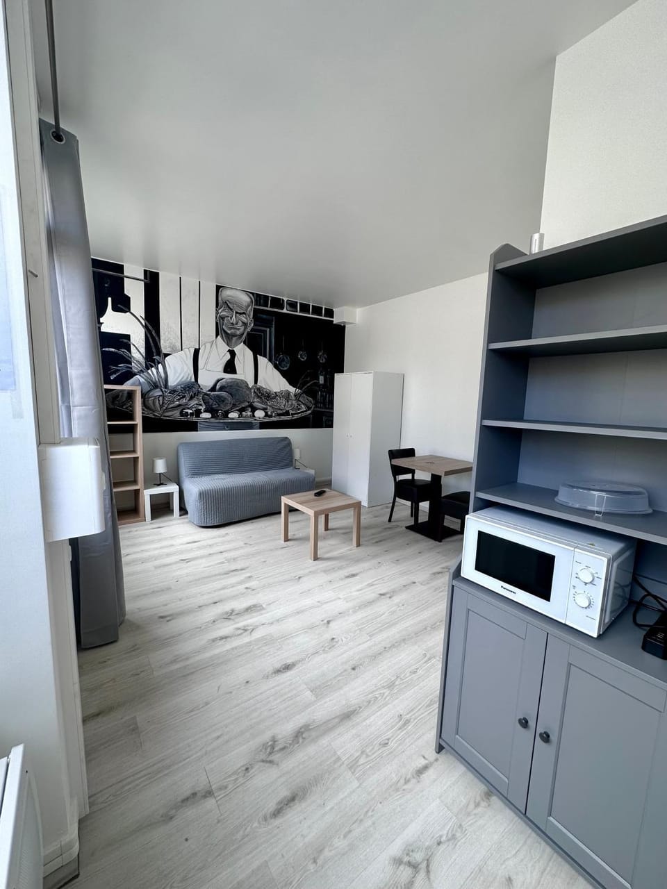 Seating area, Dining area, minibar