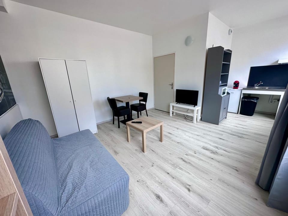 TV and multimedia, Kitchen or kitchenette, Seating area, Dining area, wardrobe