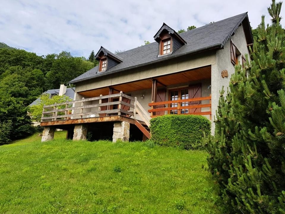 Résidence Maison Traditionnell - Maison située au village de VIGNEC MAE-9384 Villa in Saint-Lary-Soulan