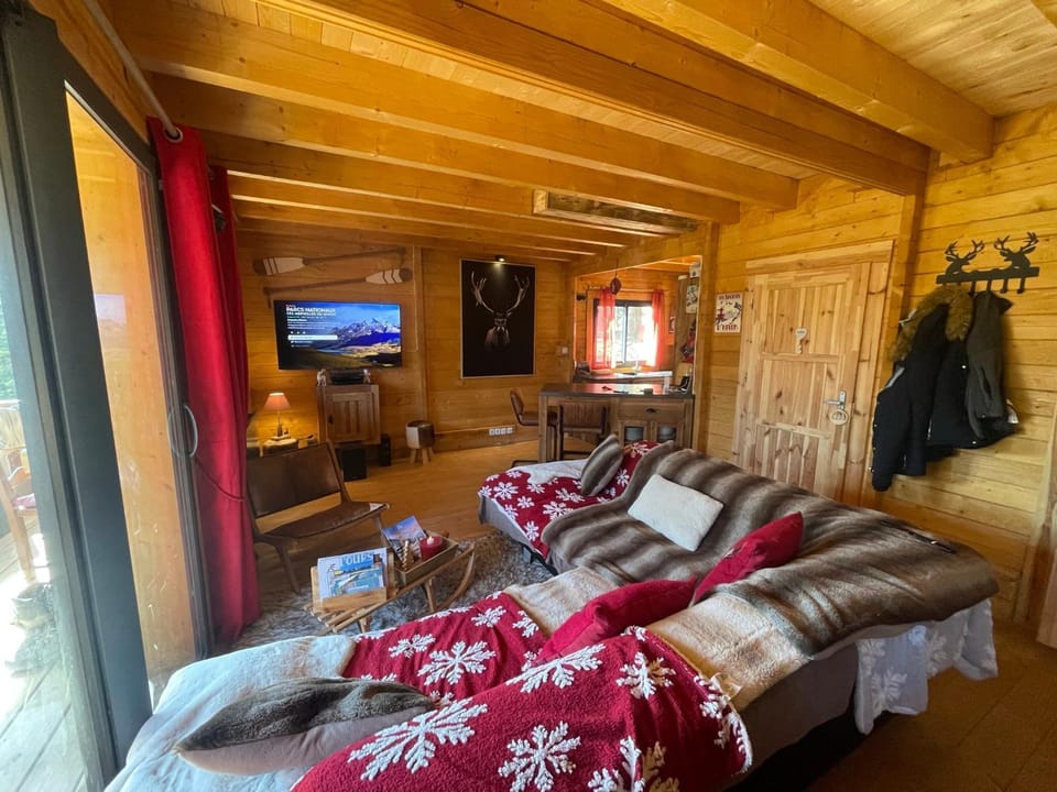 Communal lounge/ TV room, TV and multimedia, Living room