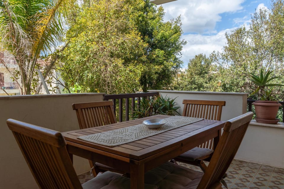 Day, View (from property/room), Balcony/Terrace, Dining area, Garden view