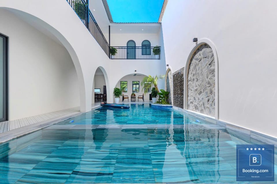 Day, Pool view, Swimming pool, sunbed