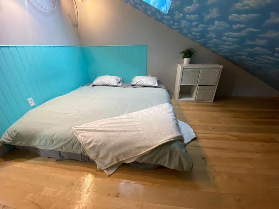 Bedroom, children, young children