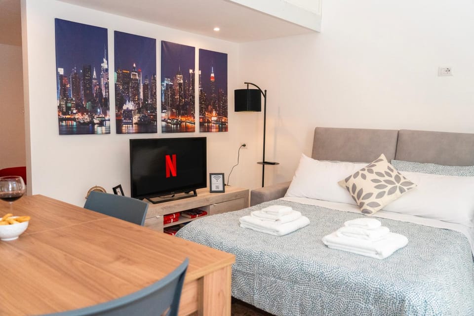 Bed, TV and multimedia