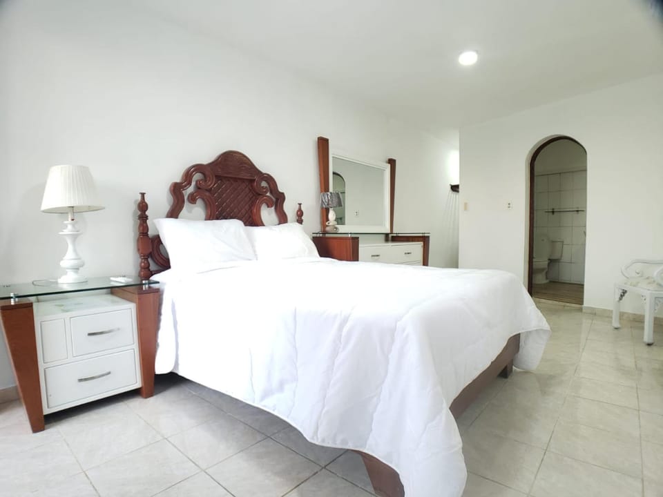 Bed, Photo of the whole room, Decorative detail, Bedroom, hair dresser