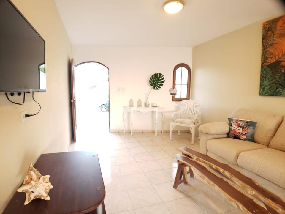 TV and multimedia, Living room, Decorative detail, Seating area