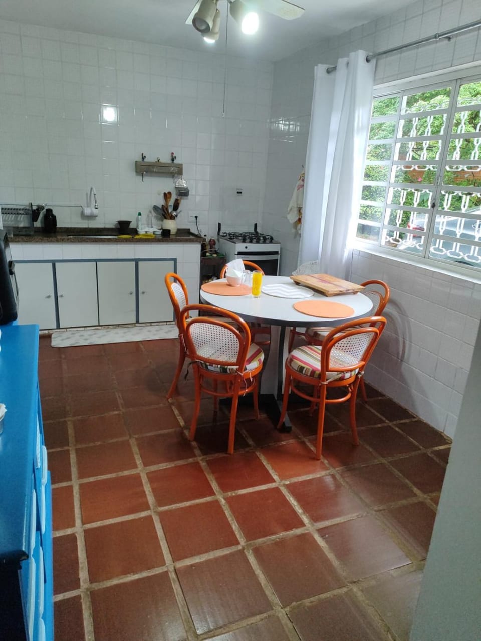 Kitchen or kitchenette, Dining area, stove