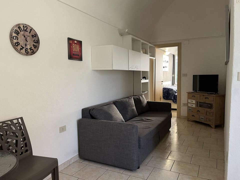 Communal lounge/ TV room, TV and multimedia, Living room, Seating area, Evening entertainment