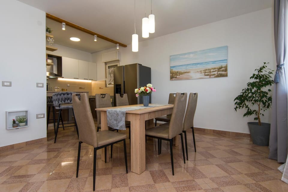 Kitchen or kitchenette, Living room, Seating area
