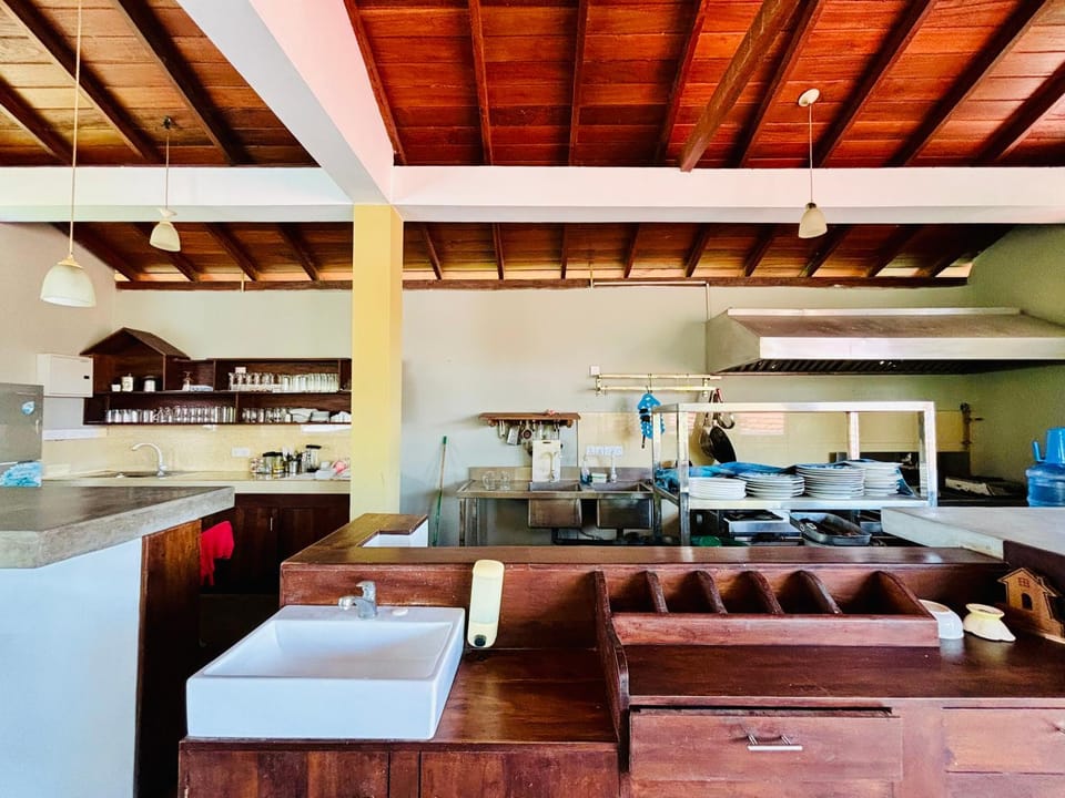 Restaurant/places to eat, kitchen