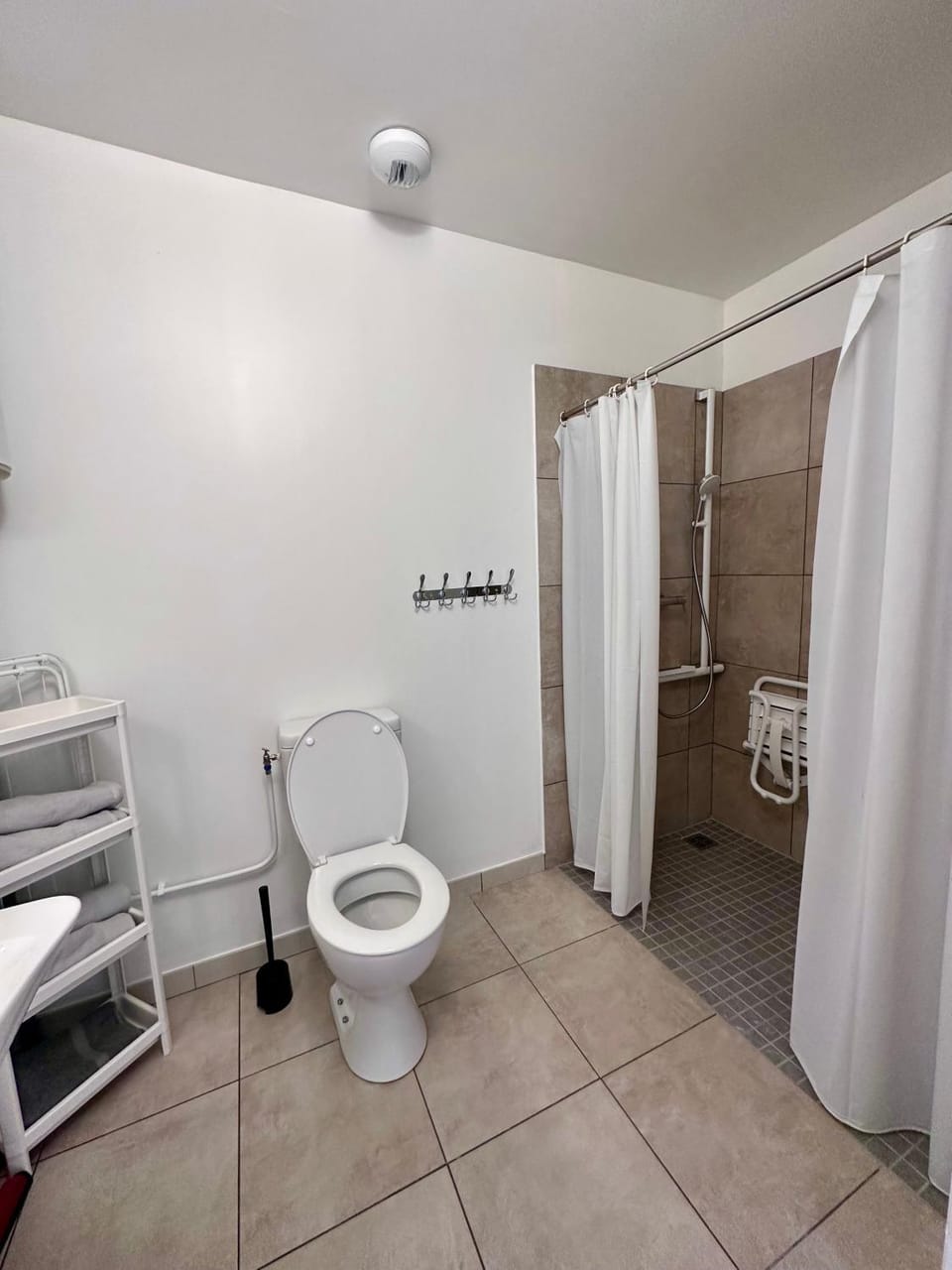 Shower, Toilet