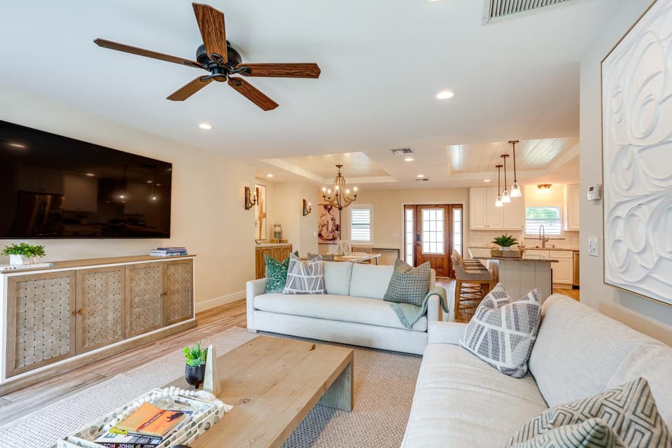 Fenced Yard, 4 Mi to Stuart Beach Family Retreat! House in Stuart