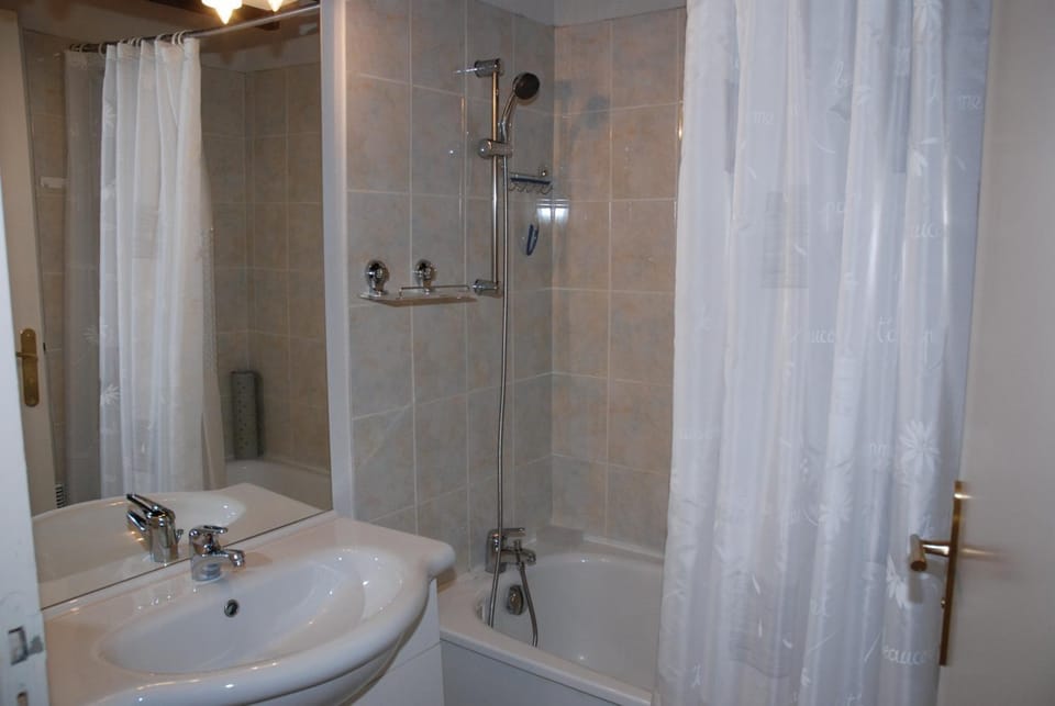 Shower, Bath
