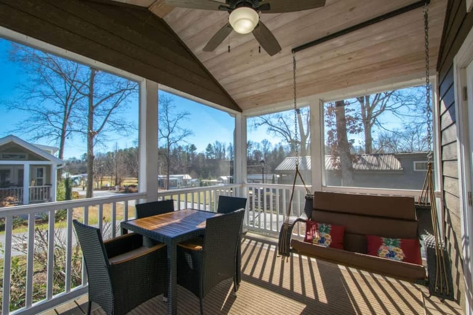 View (from property/room), Balcony/Terrace, Seating area