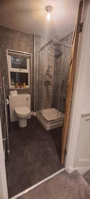 Shower, Toilet