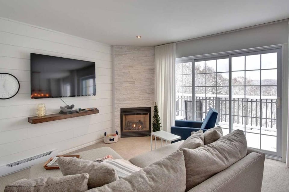 TV and multimedia, Living room, Seating area, flat iron