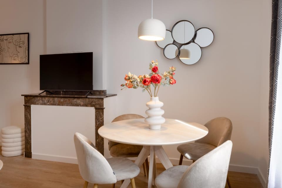 Living room, Dining area