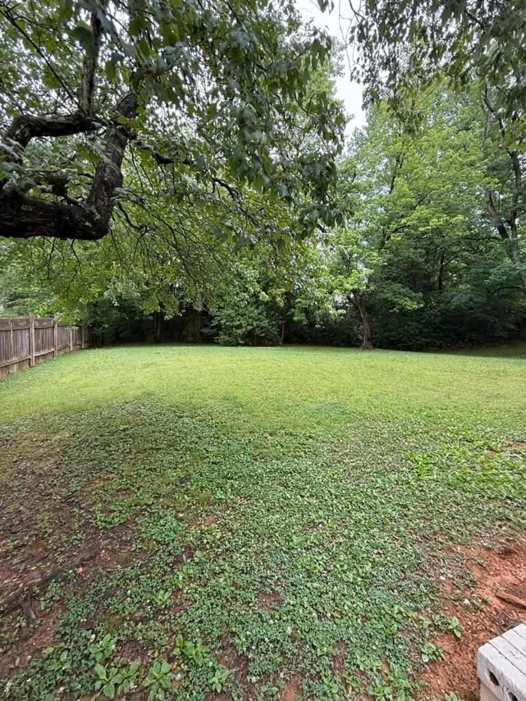 Spacious 4BR - 10 Min to Uptown - Yard - Pets OK House in Mint Hill