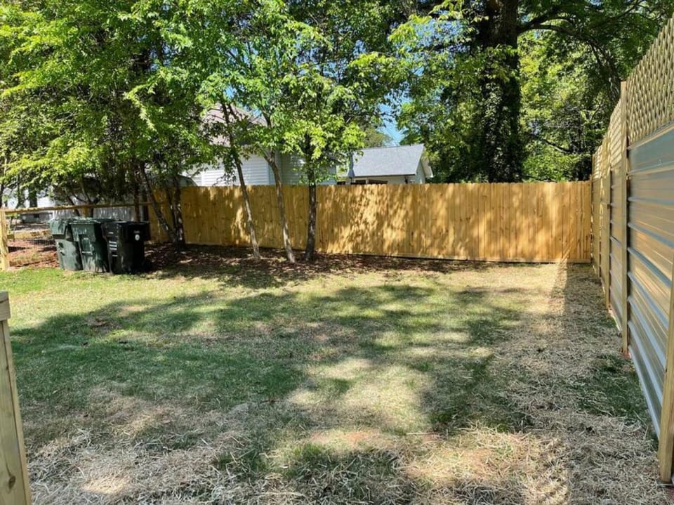 Sleeps 6, 3BR House, Fenced Yard, Pets Welcome - Mins to Motor Speedway House in Kannapolis