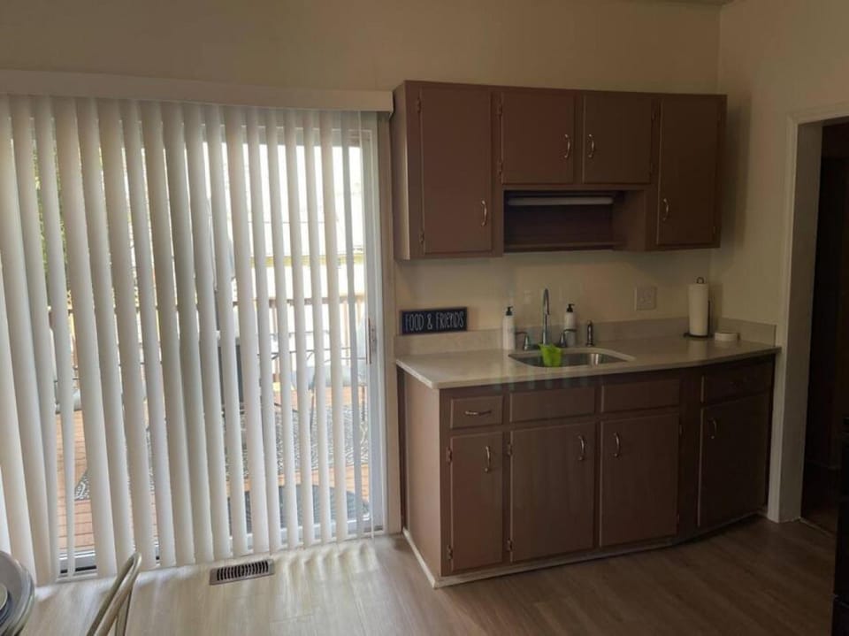 Historic Downtown 3BR, Pet-Friendly, Minutes to Speedway House in Kannapolis