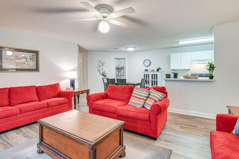 Murrells Inlet Condo w/ Pool Access, Near Beach! House in Murrells Inlet