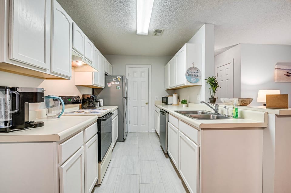 Murrells Inlet Condo w/ Pool Access, Near Beach! House in Murrells Inlet