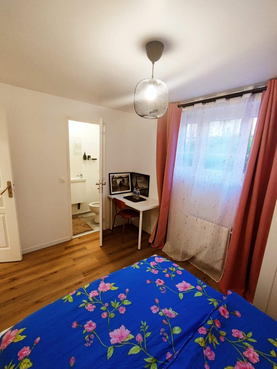 Shower, Bedroom