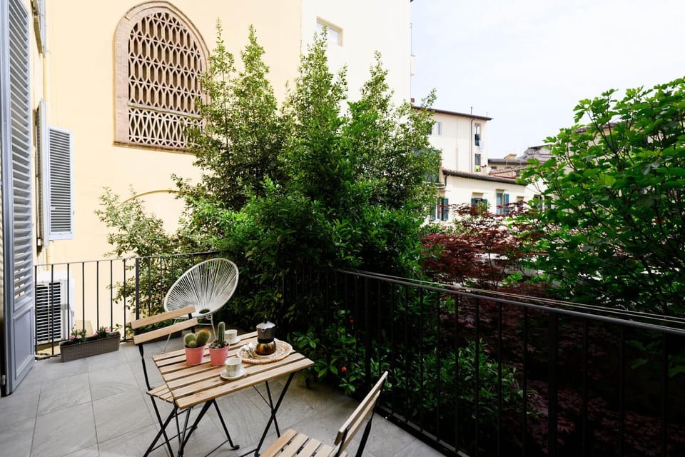 Spring, Balcony/Terrace, Dining area, Garden view