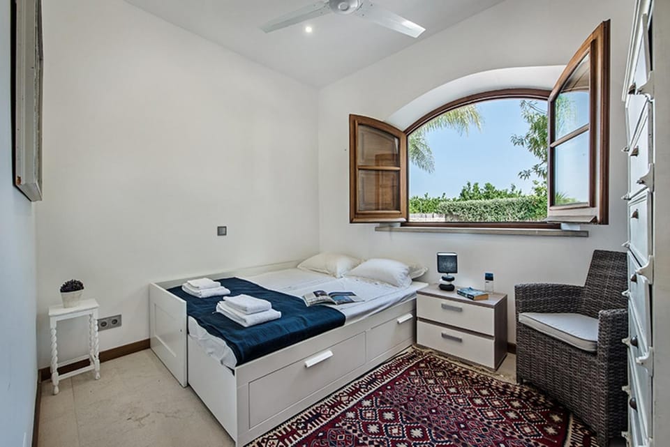 Bed, Bedroom, fireplace, towels