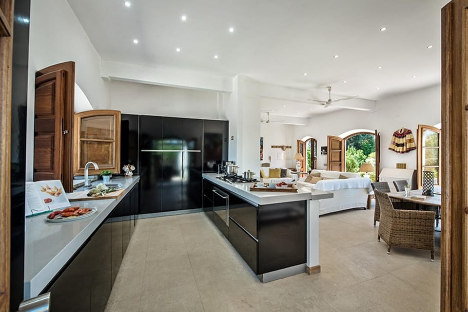 Kitchen or kitchenette, Living room, Seating area, Dining area