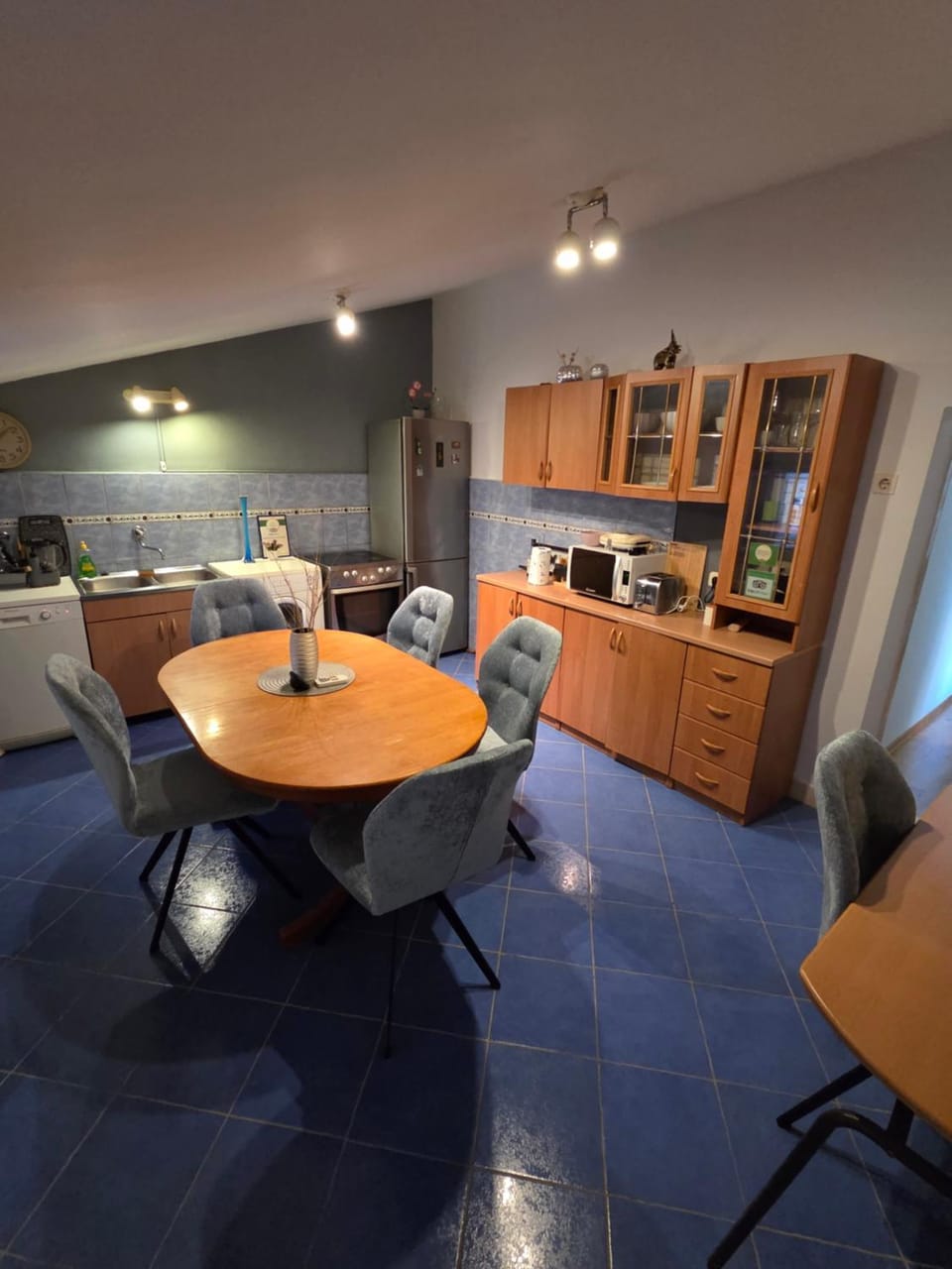 Seating area, Communal kitchen, oven, kitchen