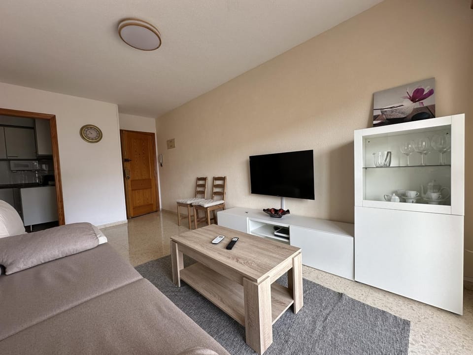 Communal lounge/ TV room, TV and multimedia
