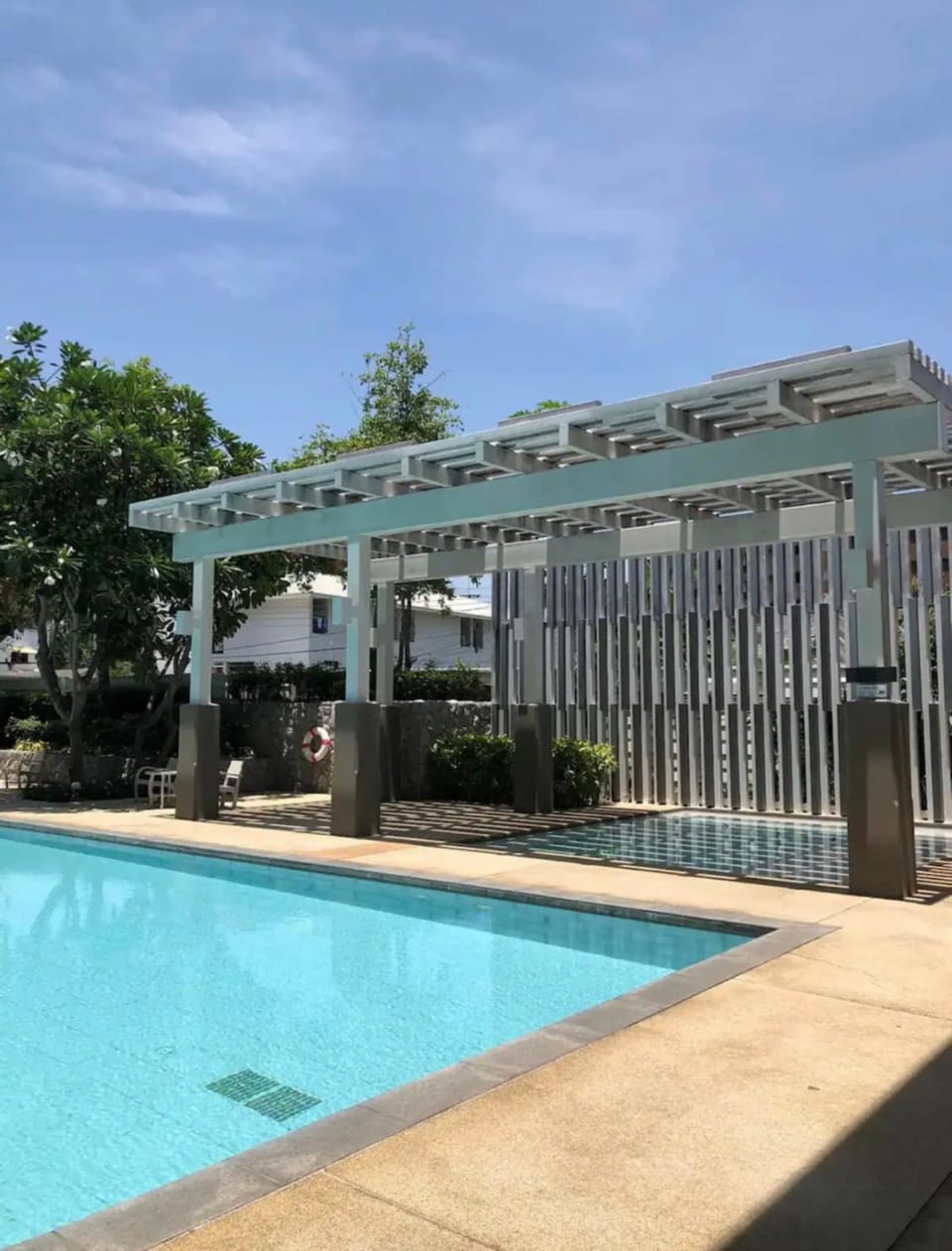 Property building, Day, Pool view, Swimming pool, sunbed