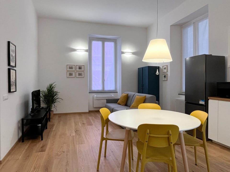 Communal lounge/ TV room, TV and multimedia, Dining area