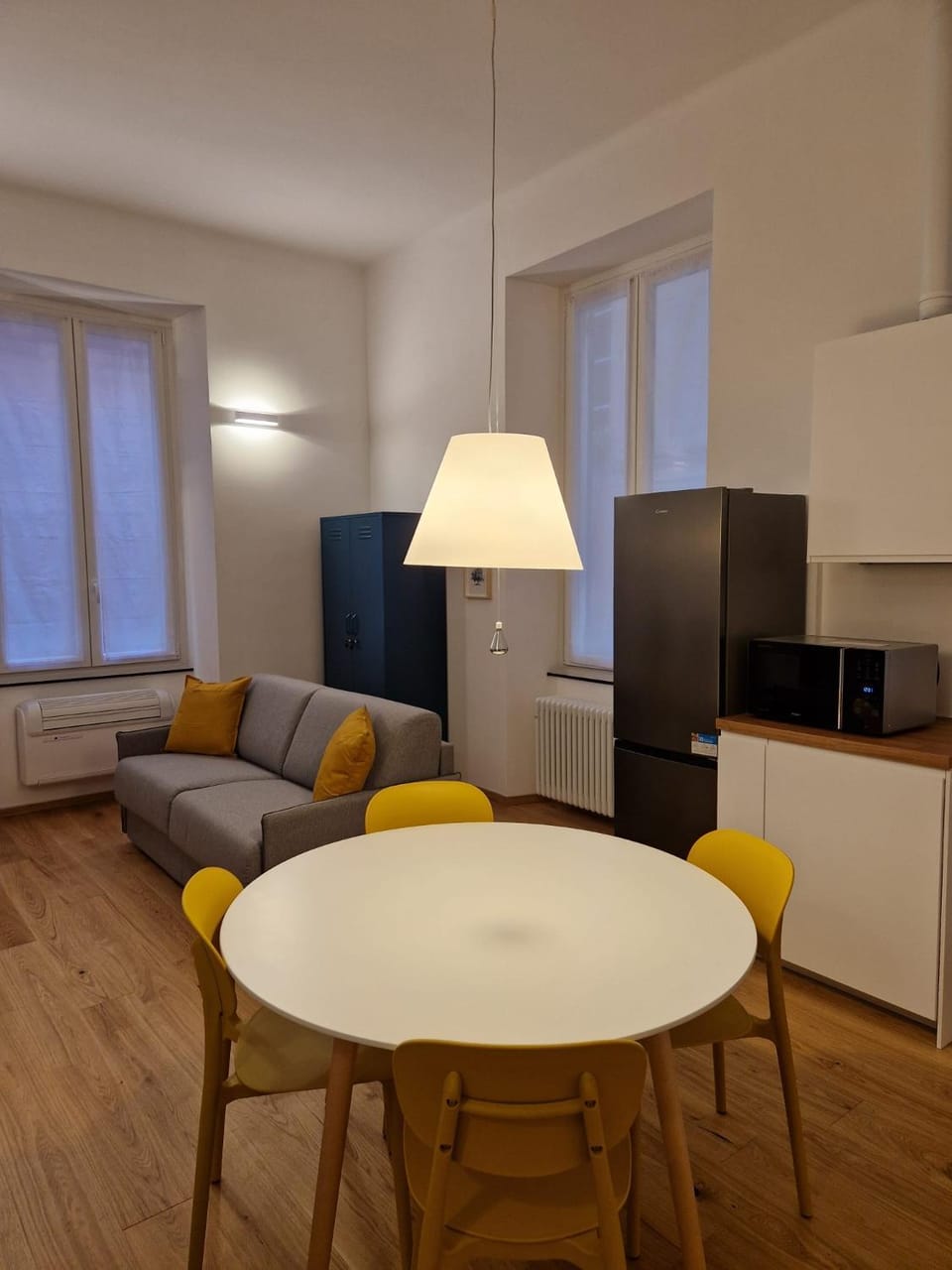 Kitchen or kitchenette, Living room, Dining area, minibar, oven